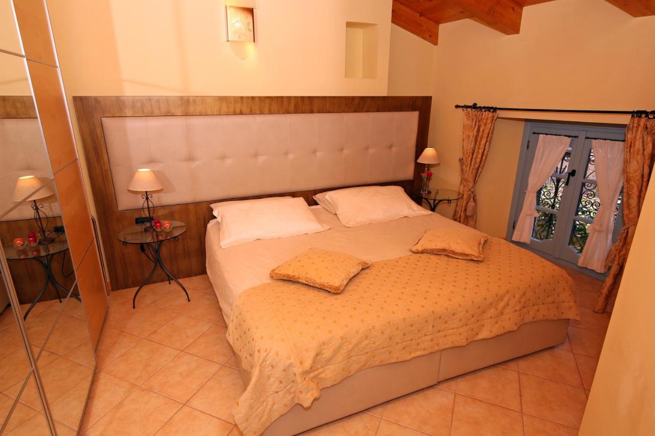Palazzo Del Vicere Aparthotel Lezzeno Buitenkant foto