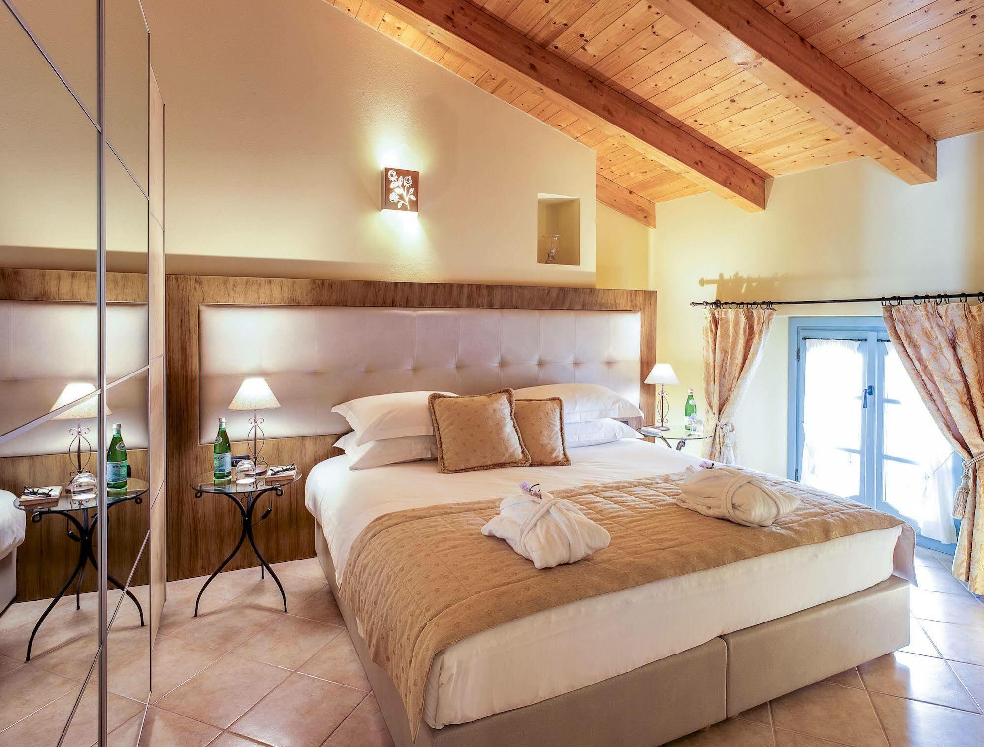Palazzo Del Vicere Aparthotel Lezzeno Buitenkant foto